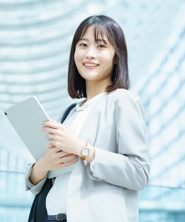 シニアマネージャー女性の顔写真