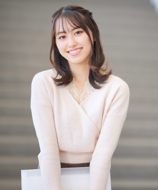 ジュニアマネージャー女性の顔写真